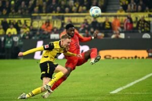Bayern held 2-2 by Dortmund as Bundesliga lead stays at six