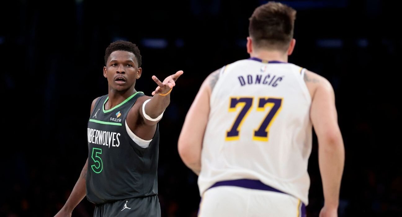 Wolves make opening statement, clobber Lakers